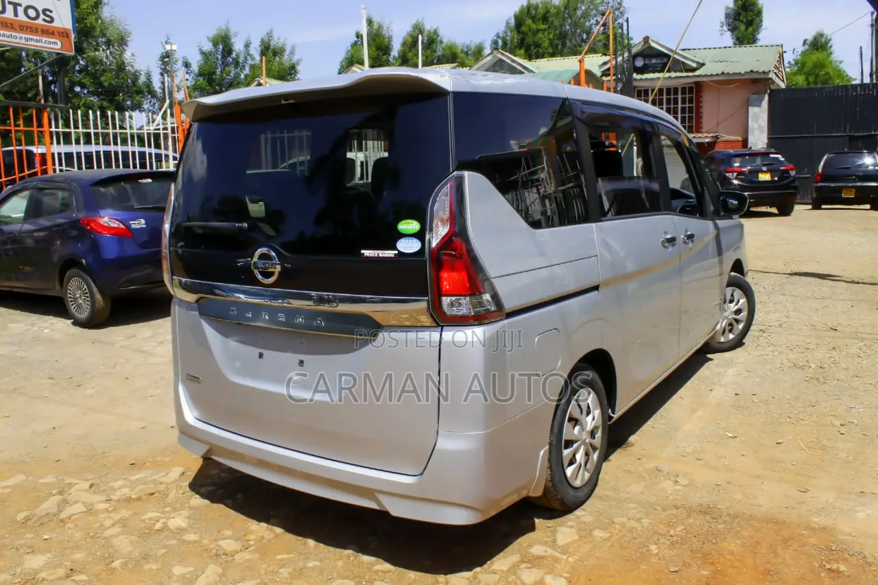 Nissan Serena 2018 Silver