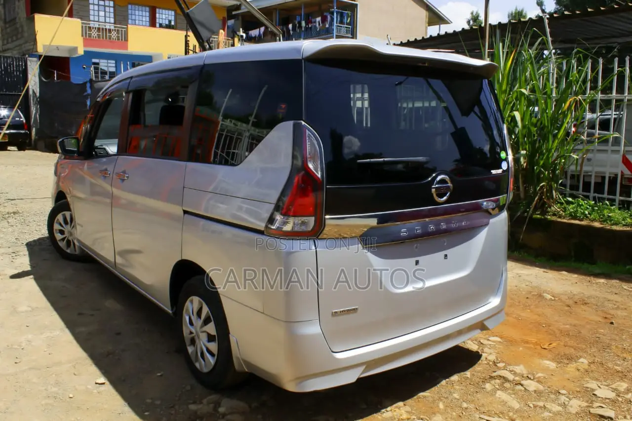 Nissan Serena 2018 Silver