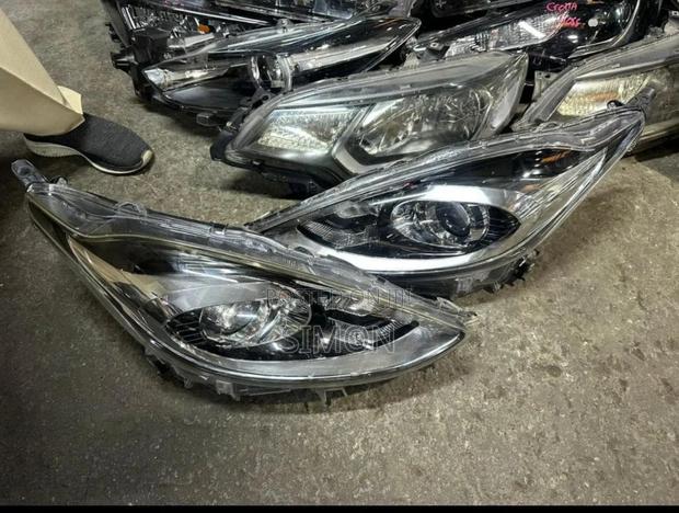 Headlight Toyota Aqua
