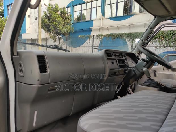 Mitsubishi Fh215 2018 White - thumbnail 9