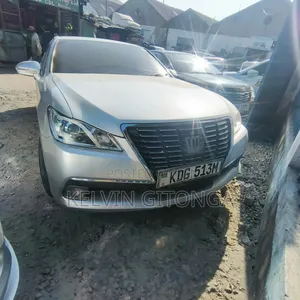 Toyota Crown 2015 Silver