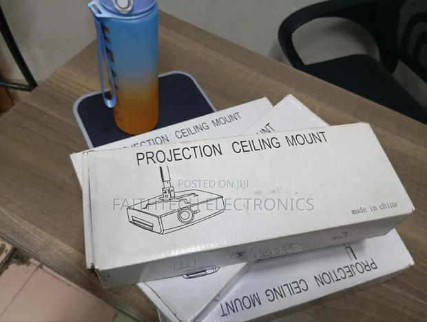 360° Rotating Projector Ceiling Bracket – Heavy Duty Mount