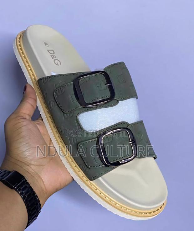 D G Sandals