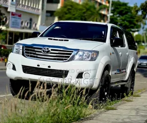 Toyota Hilux 2010 White