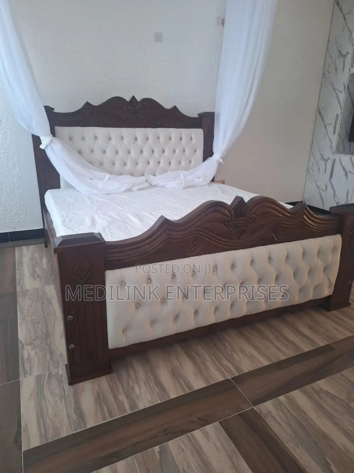 Customized Wood Mix 6*6 Bed Mahogany