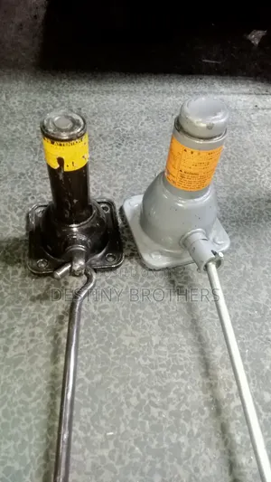 Bottle Jack With It's Handle