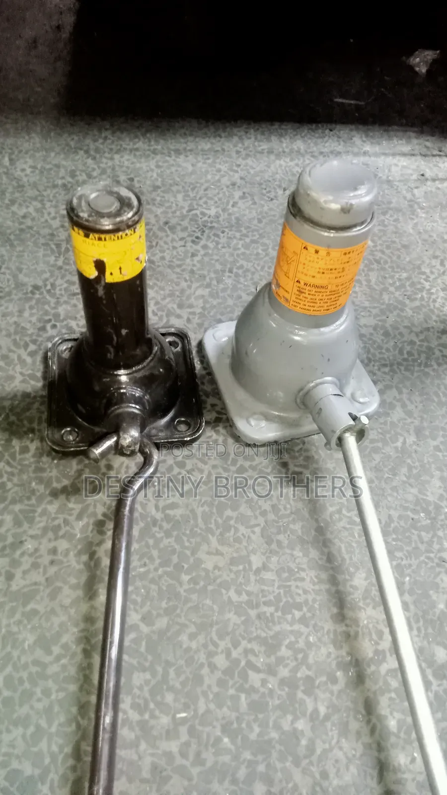 Bottle Jack With It's Handle