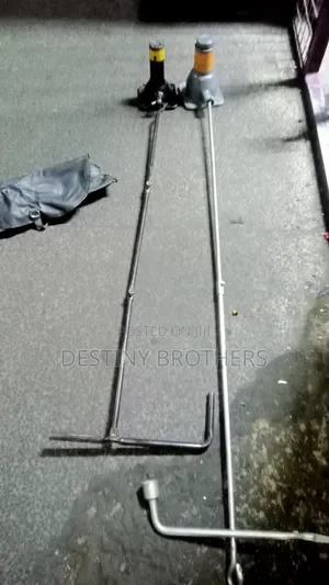 Bottle Jack With It's Handle
