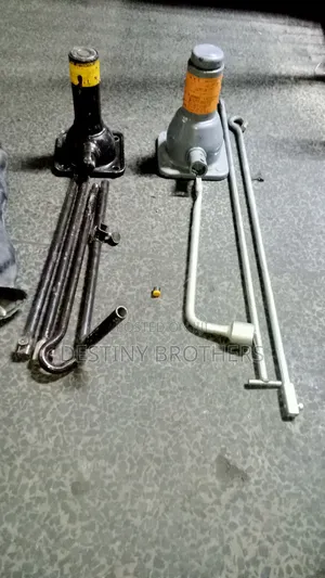 Bottle Jack With It's Handle