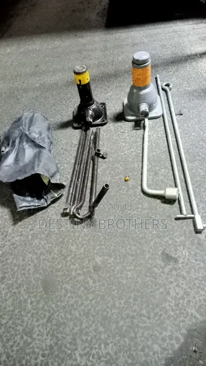 Bottle Jack With It's Handle