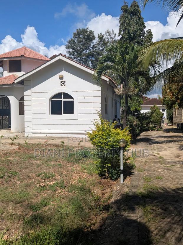 Furnished 4bdrm House in Jacaranda Area, Diani for rent - main view