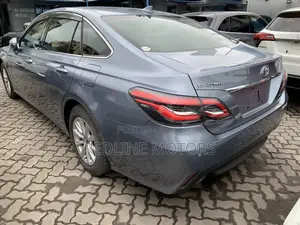 Toyota Crown 2018 Gray
