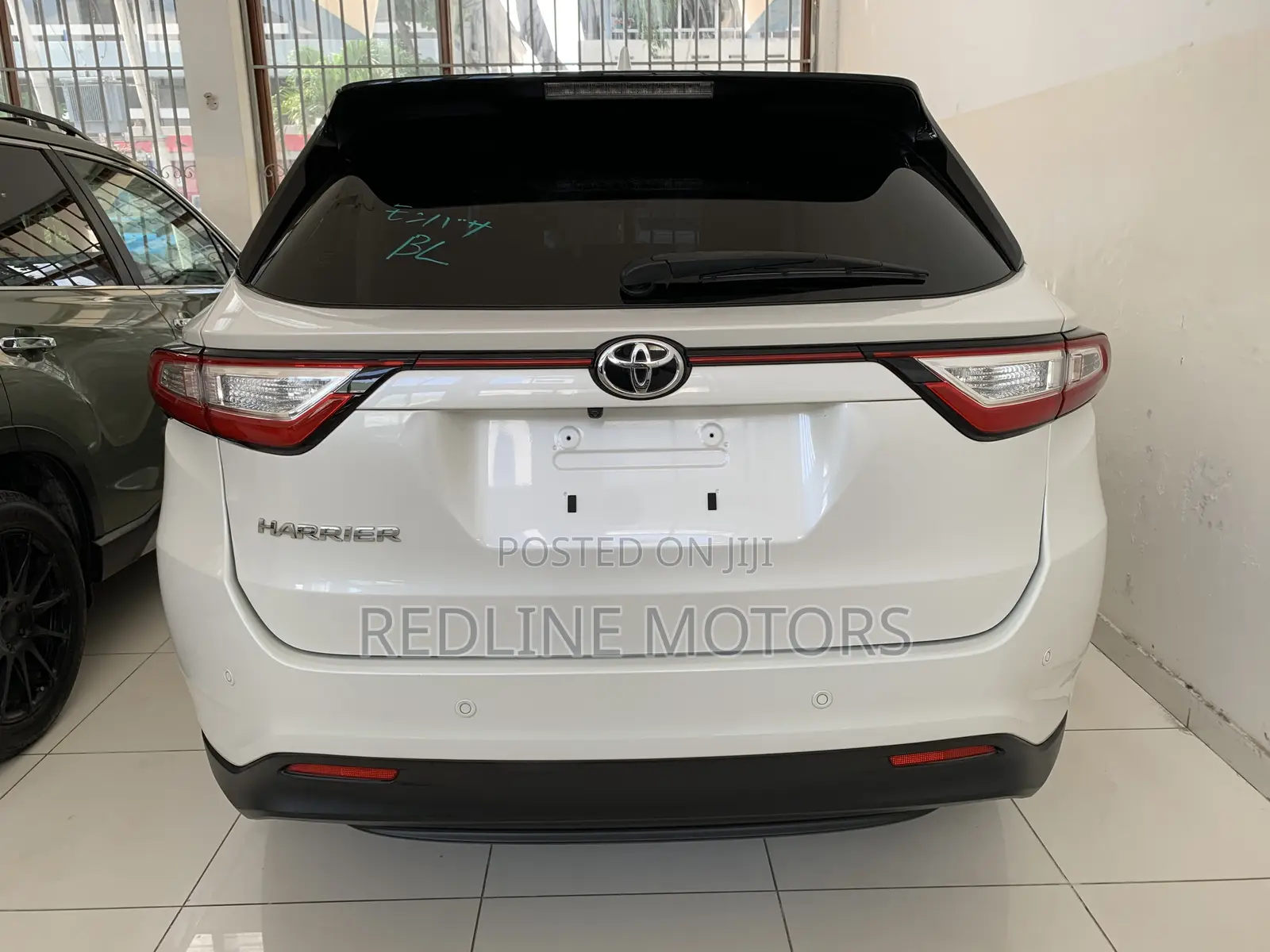 Toyota Harrier 2.0 4WD 2018 Pearl
