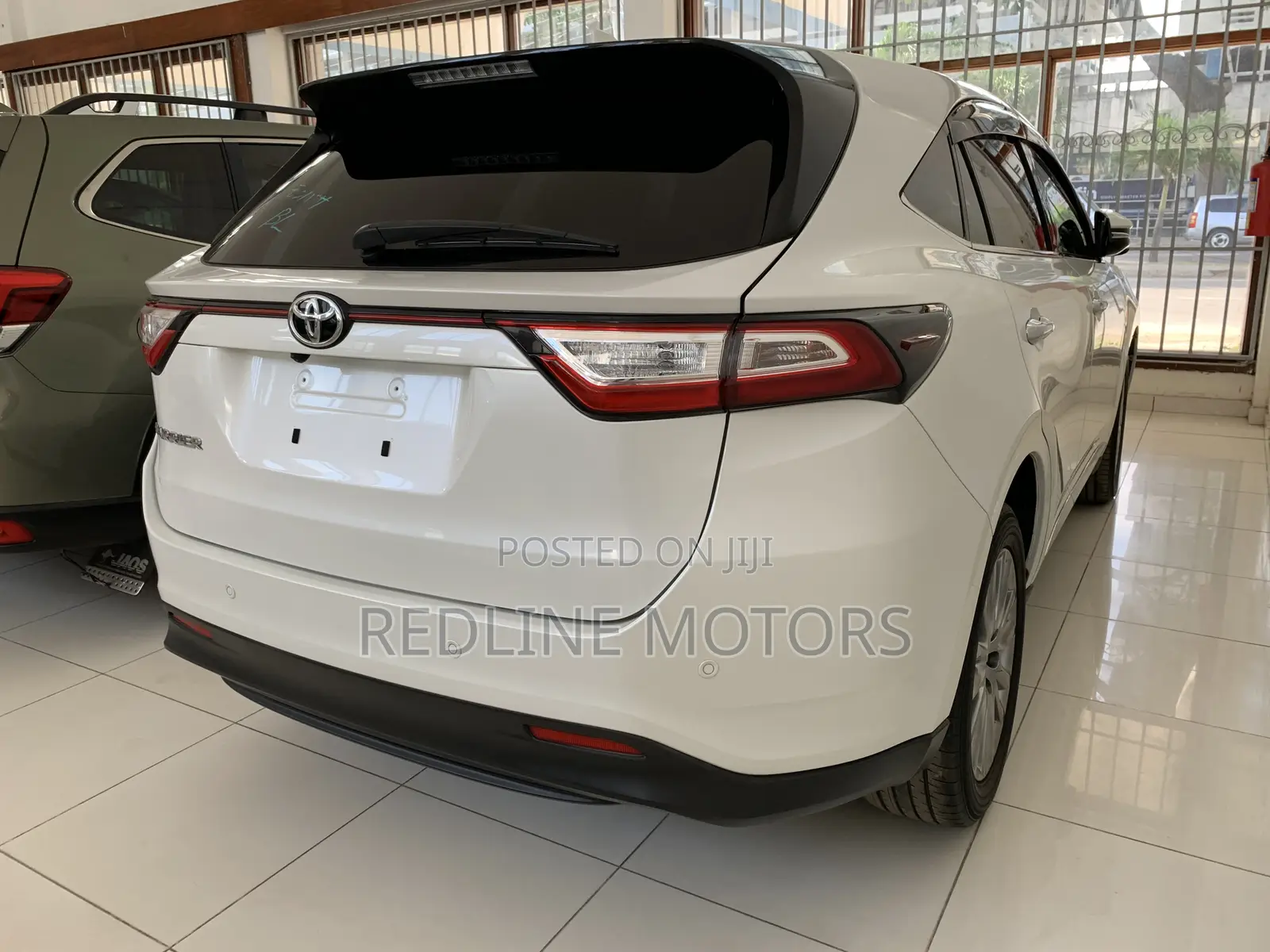 Toyota Harrier 2.0 4WD 2018 Pearl