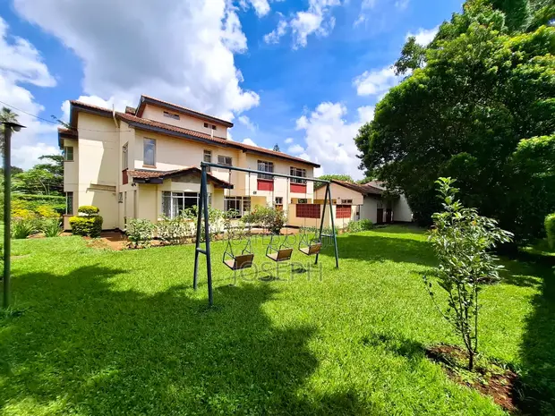 4bdrm Townhouse/Terrace in Kaumoni, Kangemi for sale