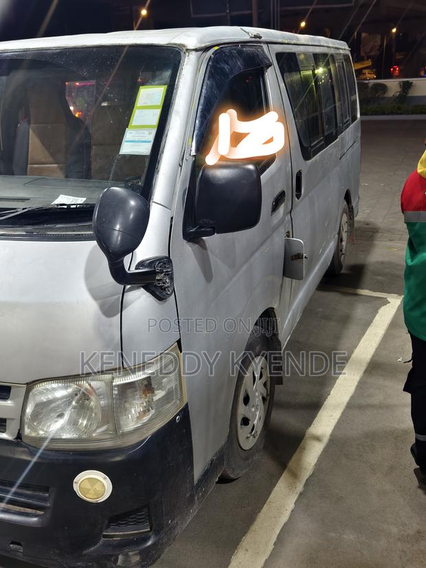 Toyota HiAce 2012 Silver - thumbnail 2