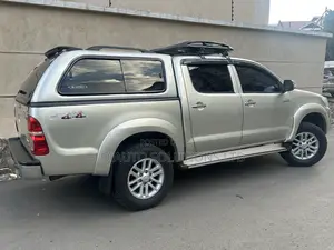 Toyota Hilux SR 4x4 2015 Silver