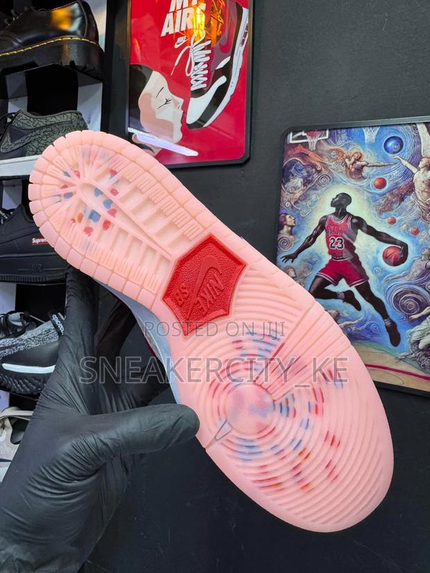 Nike Low Dunk 'Strange Love' - thumbnail 4