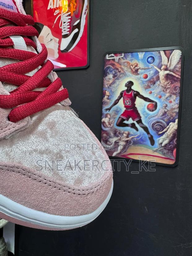 Nike Low Dunk 'Strange Love' - thumbnail 5