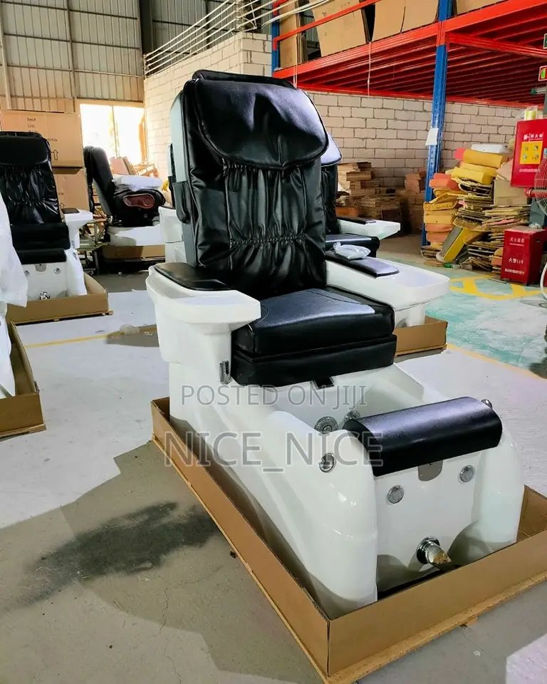 Classy and Comfortable Spa Massage Chair