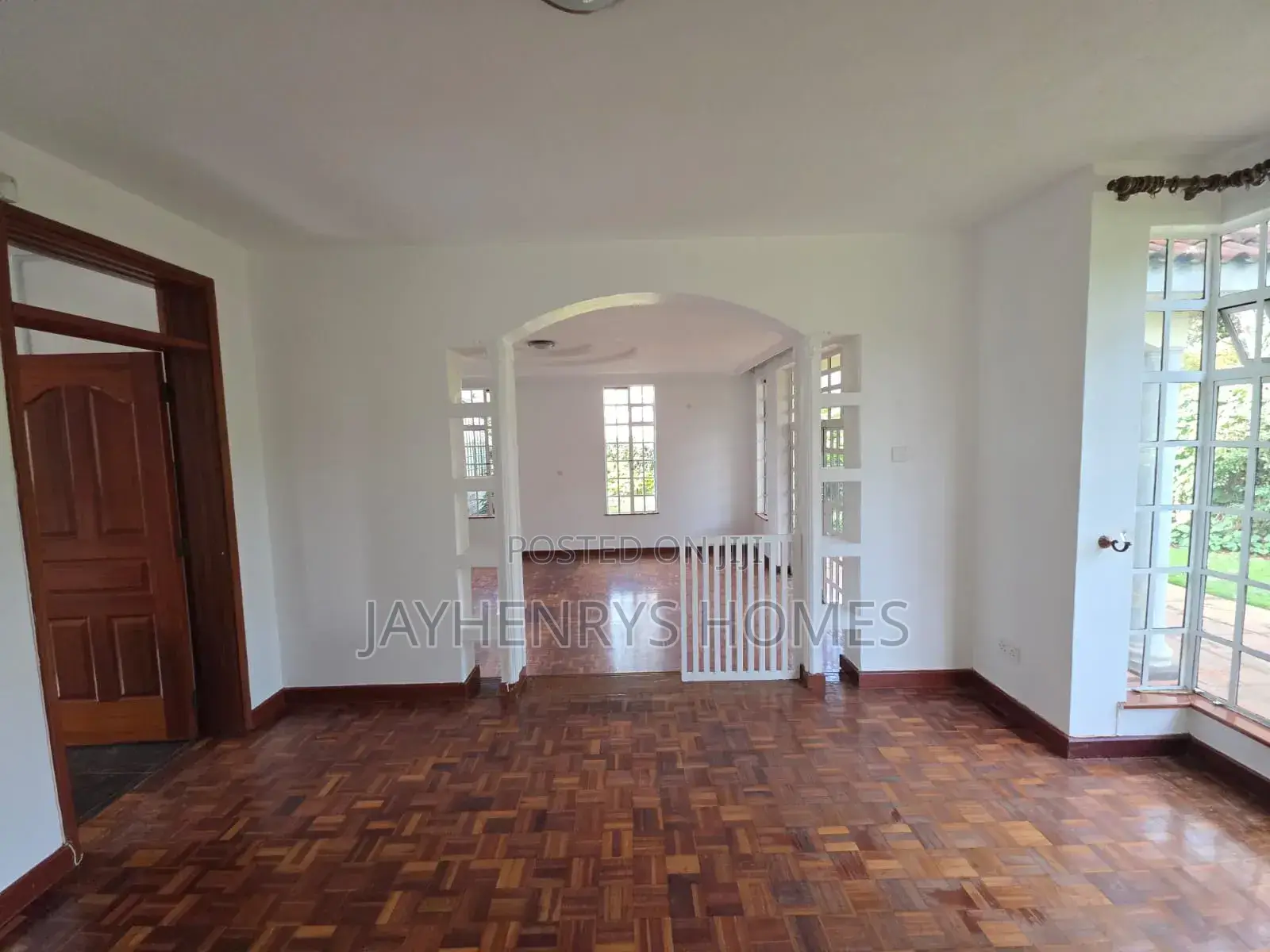 4bdrm House in Rosslyn for sale