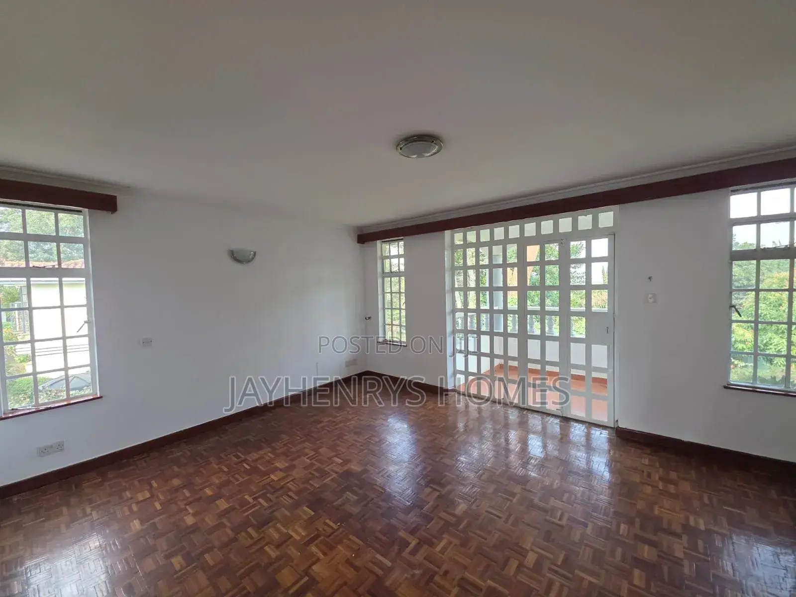 4bdrm House in Rosslyn for sale