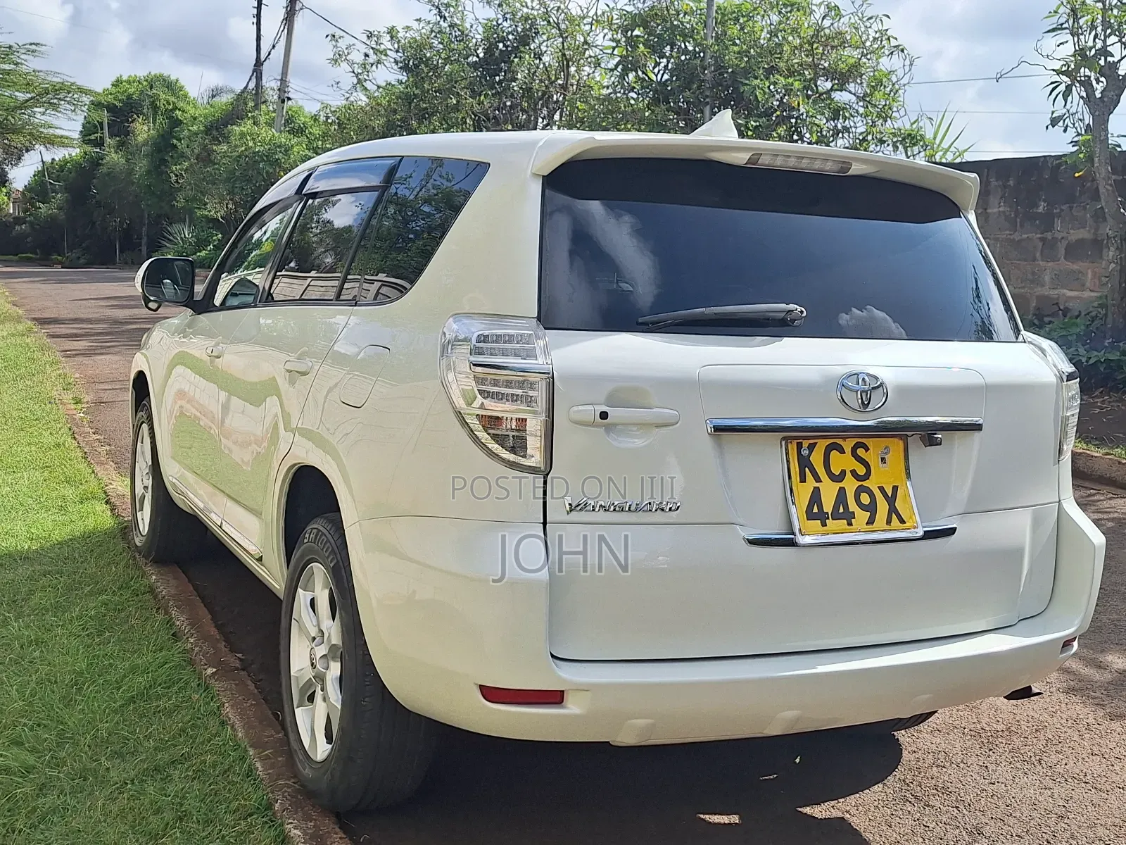 Toyota Vanguard 2012 Pearl