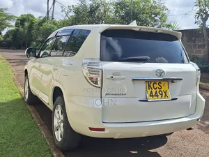 Toyota Vanguard 2012 Pearl