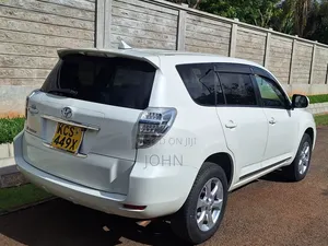 Toyota Vanguard 2012 Pearl