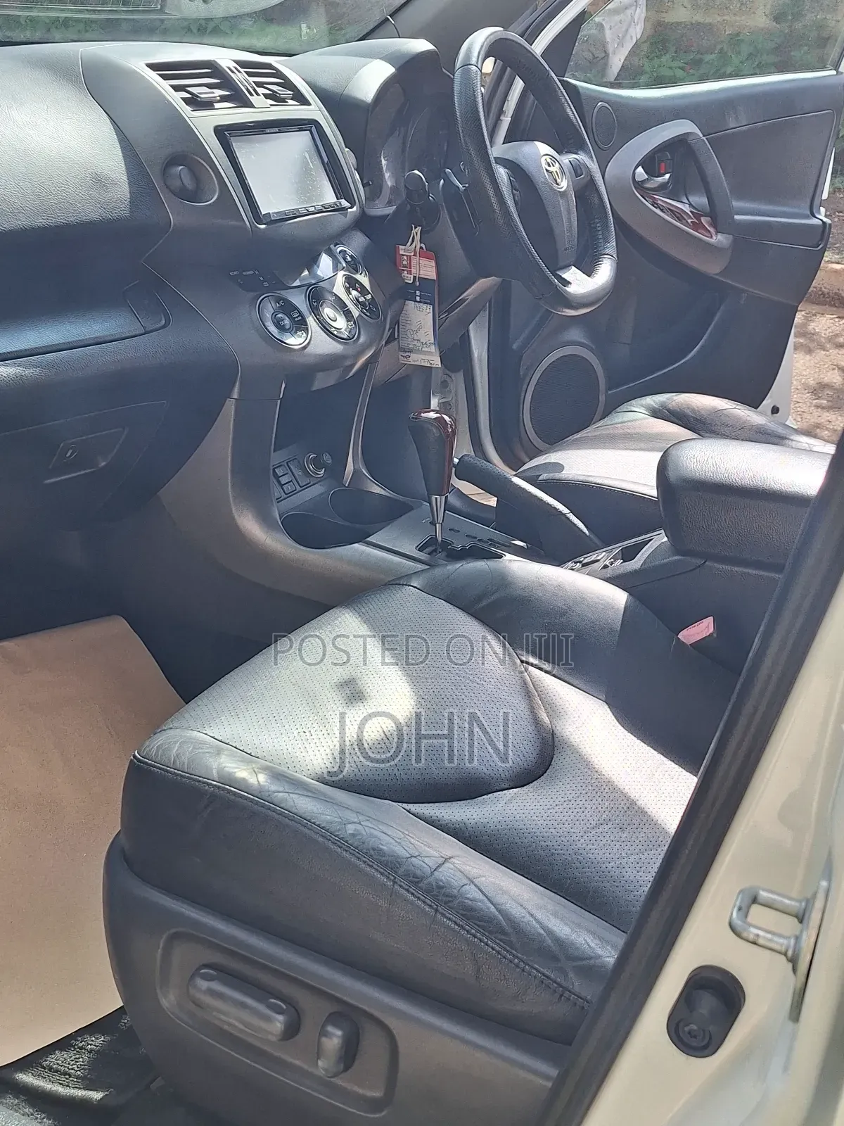 Toyota Vanguard 2012 Pearl