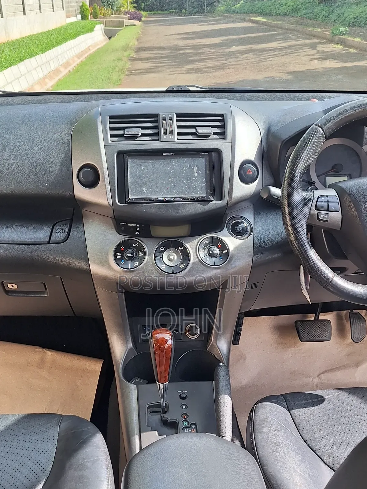 Toyota Vanguard 2012 Pearl