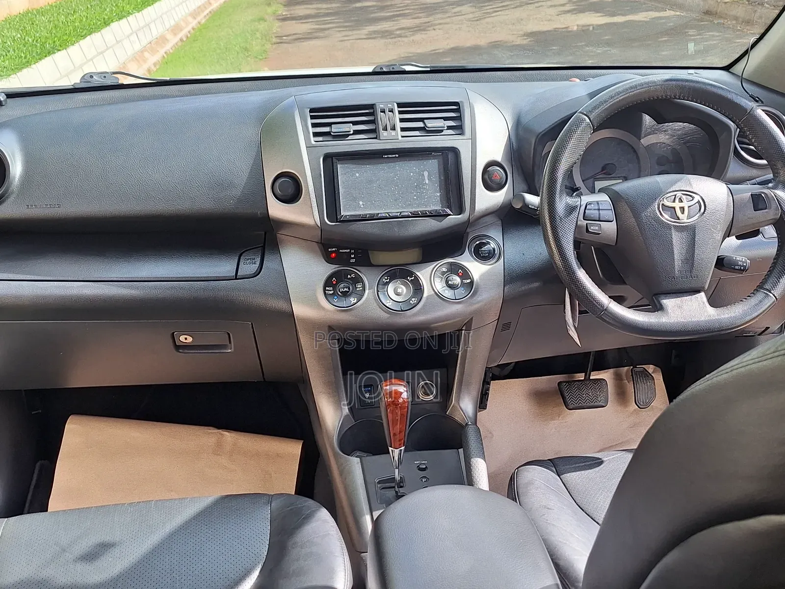 Toyota Vanguard 2012 Pearl