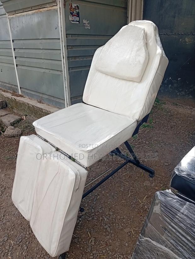 Massage/Tattoo Bed - thumbnail 3