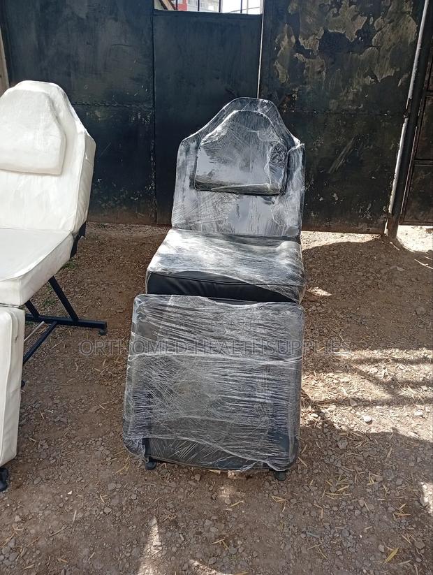 Massage/Tattoo Bed - thumbnail 4