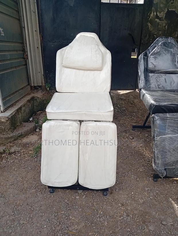 Massage/Tattoo Bed - thumbnail 5