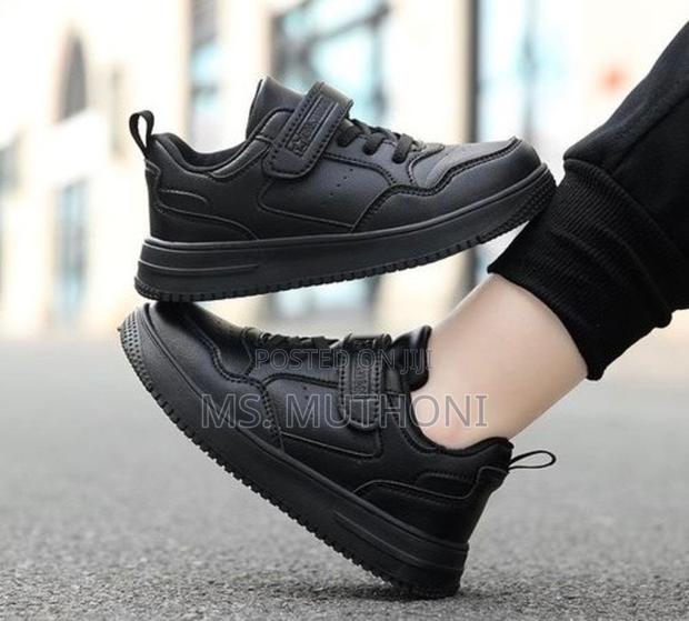 Black / White Kids Quality Unisex Sneakers* *Sizes: 26 - 38*
