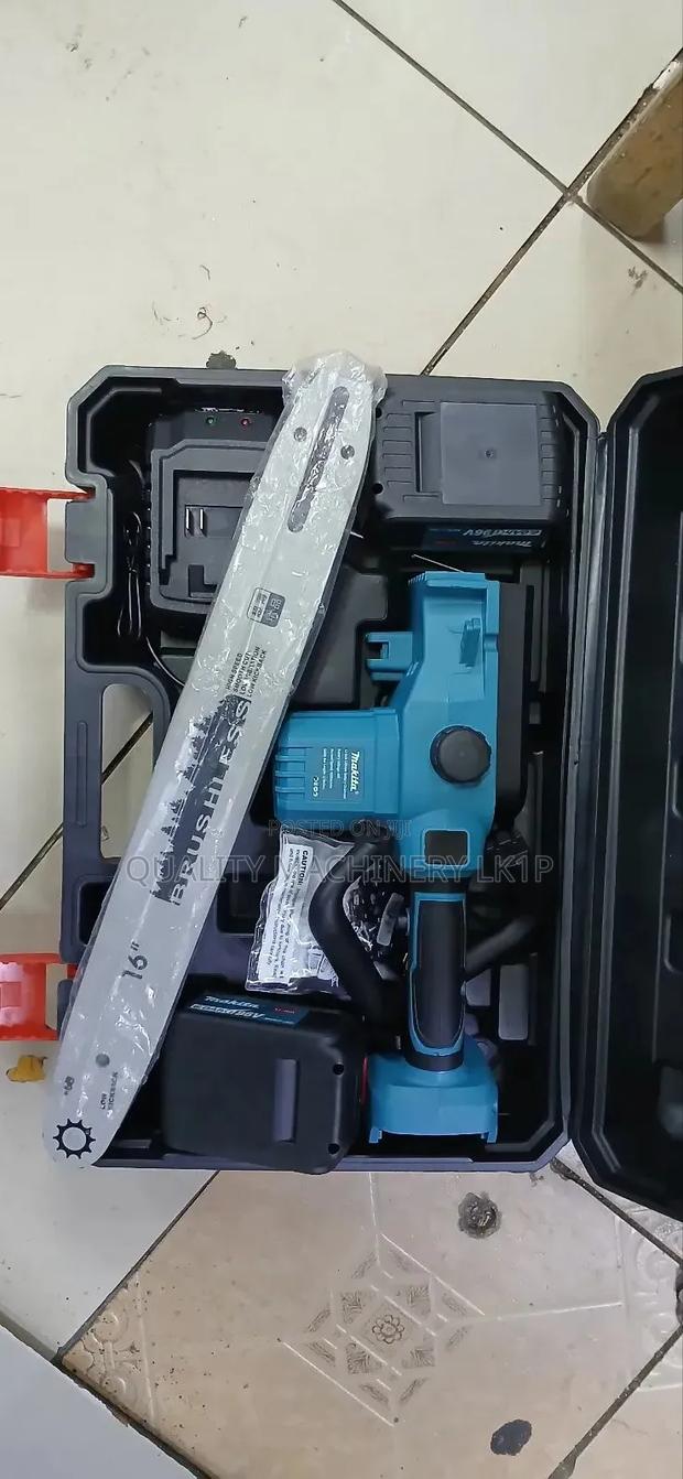 Portable Makita Cordless Chainsaw 12 Inch