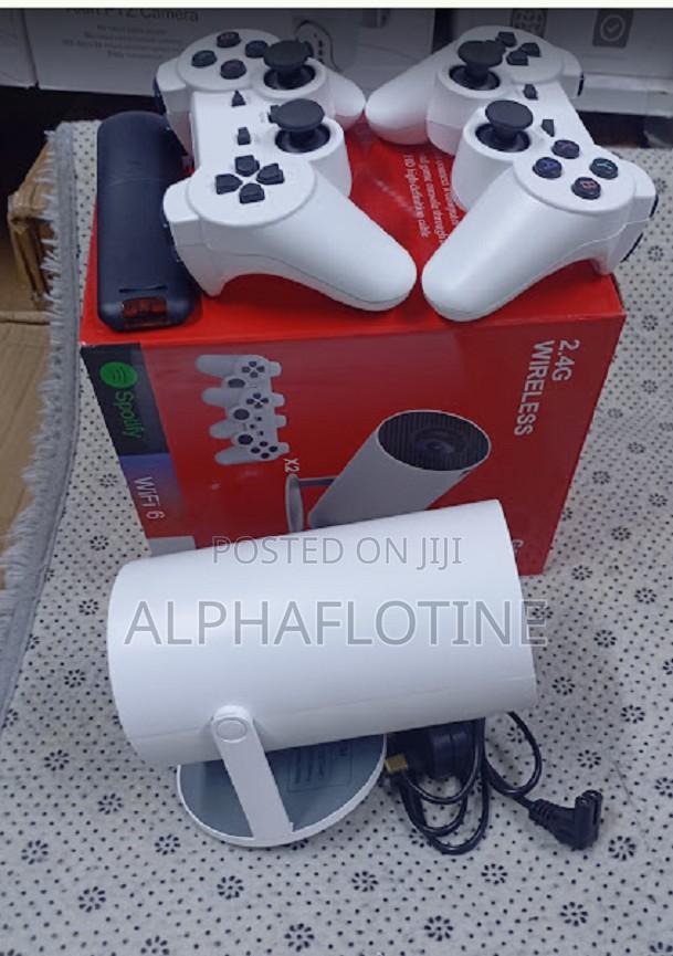 Hy300 Portable Projector With Video Game Console - main view