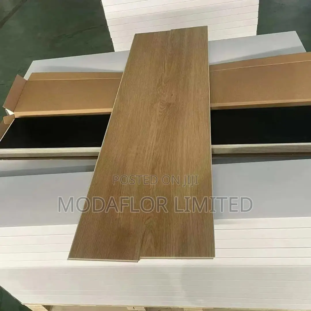 Premium SPC Flooring / Waterproof Wood Look for Modern Homes