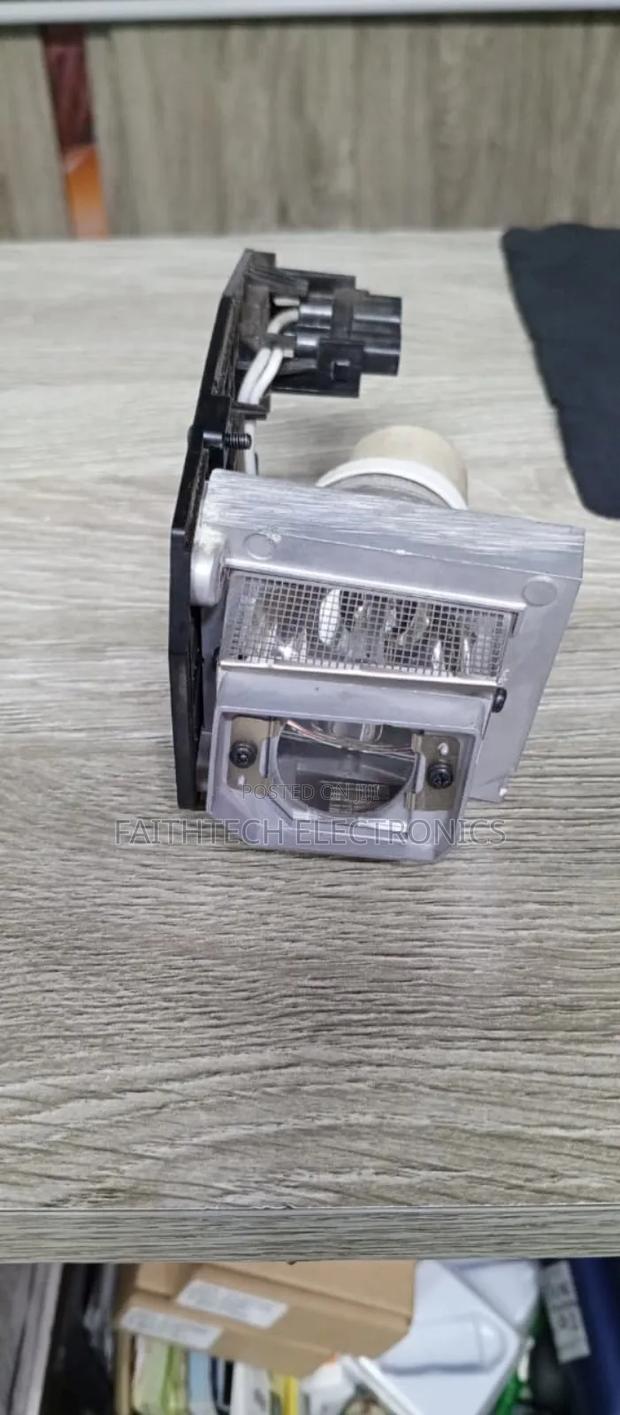 Projector Lamp for Epson/Sony/Benq – High Clarity Output”