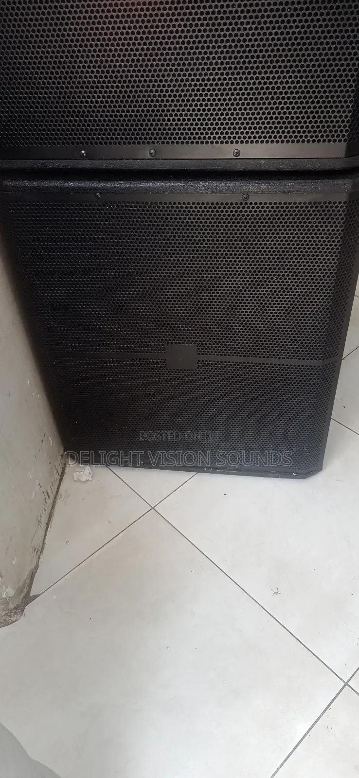 Speaker Bass Local