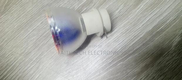 “Universal Projector Bulb – Easy Installation, Great Brightness”