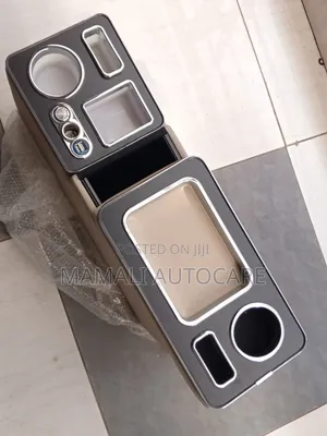 Noah/Voxy Armrest Console With Usb Charger Lighter