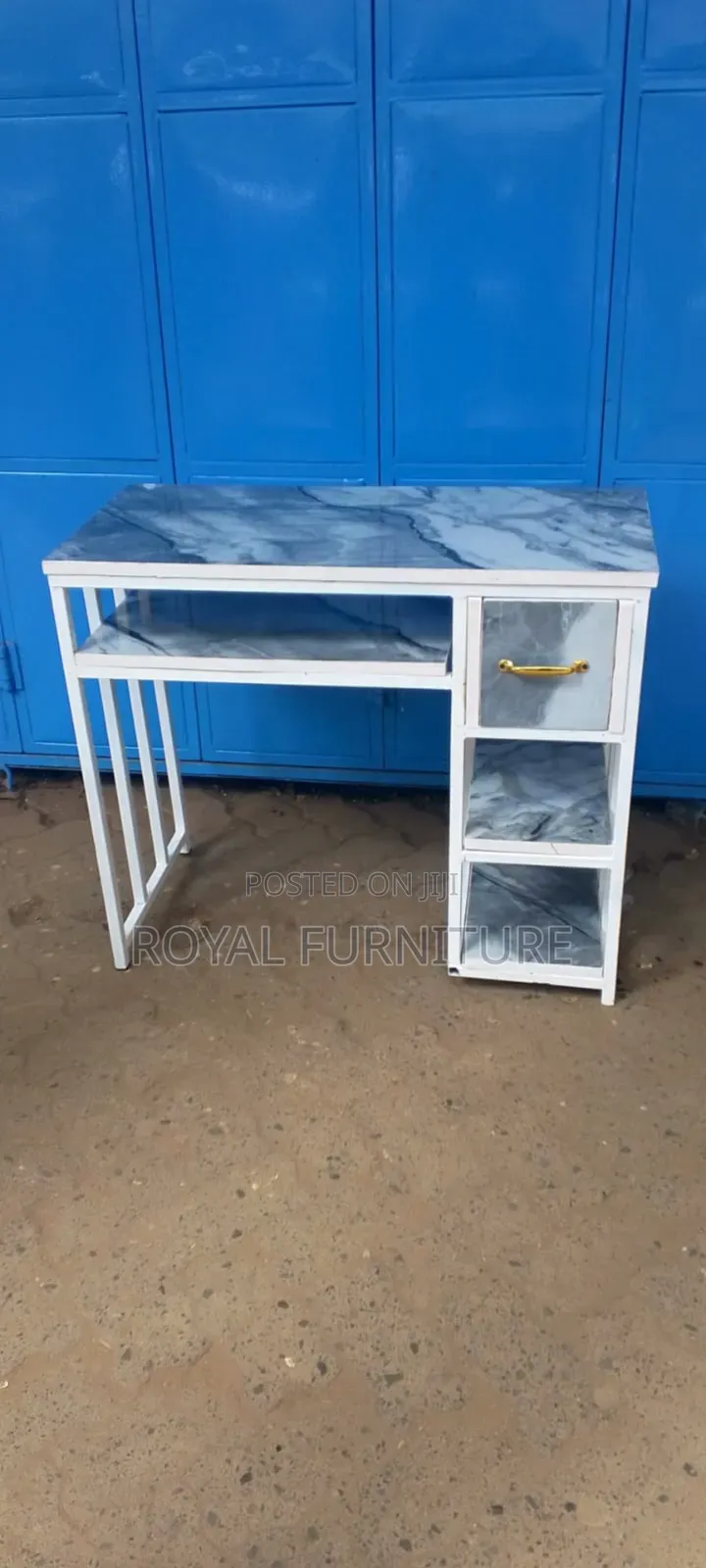 Manicure Table