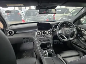 Mercedes-Benz C200 2019 Black