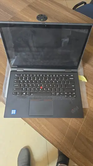 Laptop Lenovo ThinkPad X1 Yoga Gen 8 16GB Intel Core I5 SSD 512GB