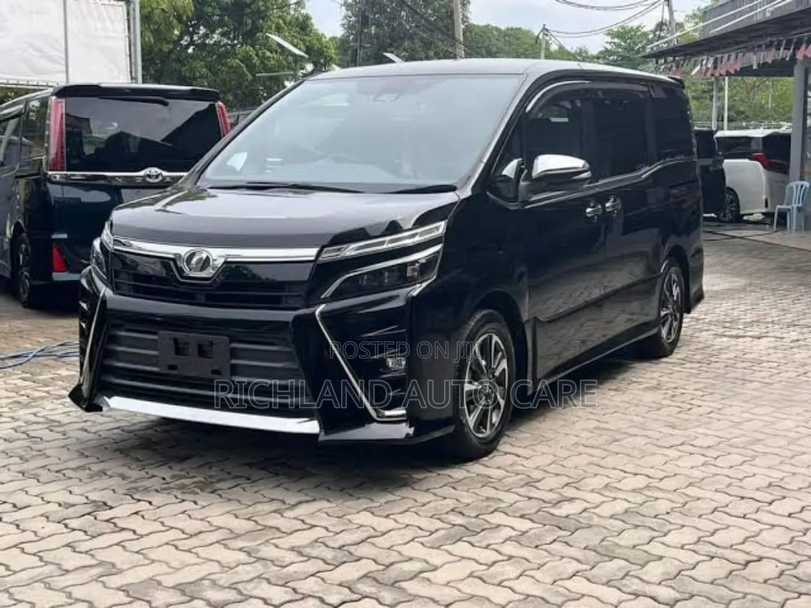 Headlight Voxy 2018
