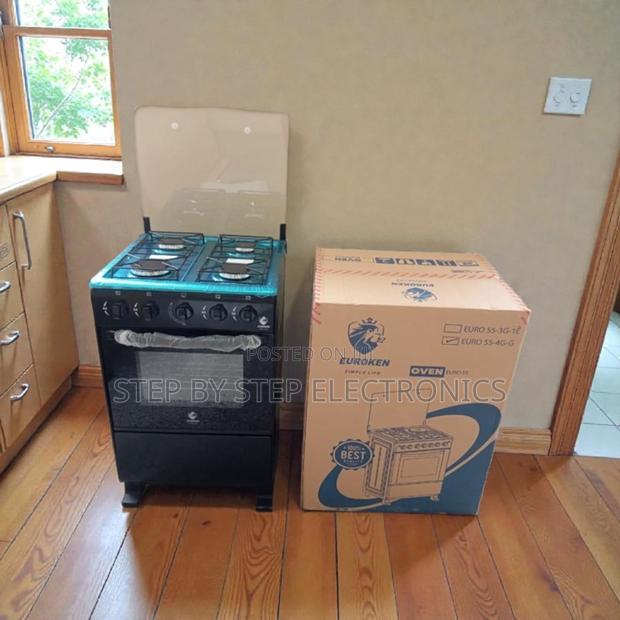 Space Efficient Free Standing Cooker With Gas Oven and Multi Burners