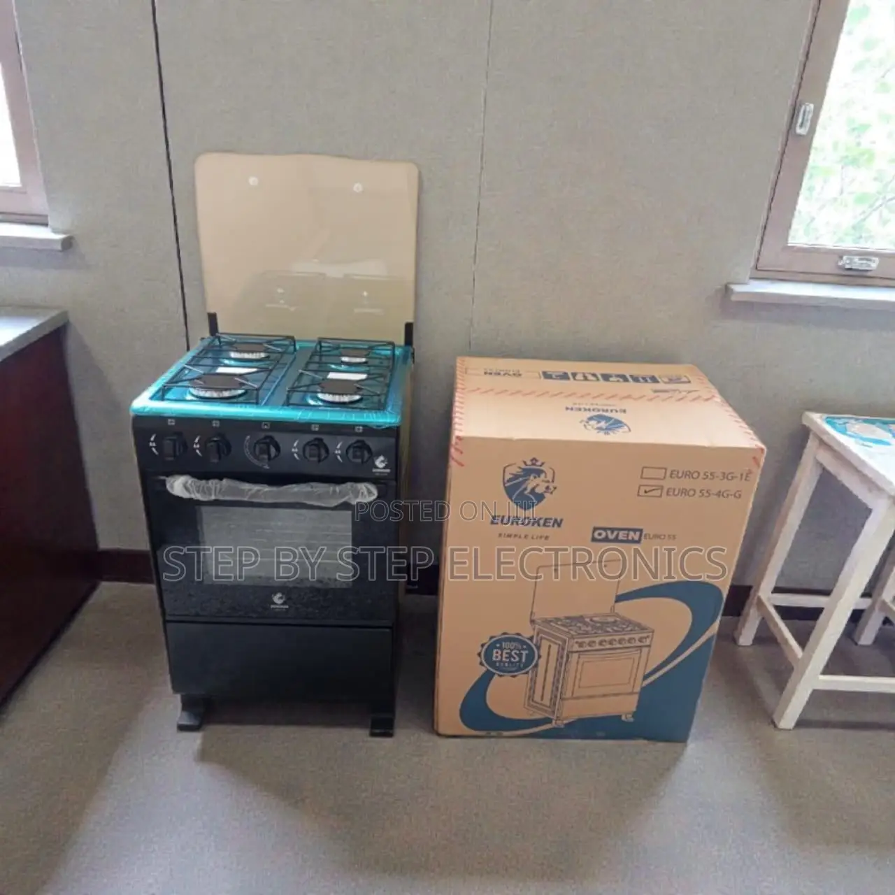 Durable 4-Burner Free Standing Cooker With Gas Oven and Oven Light