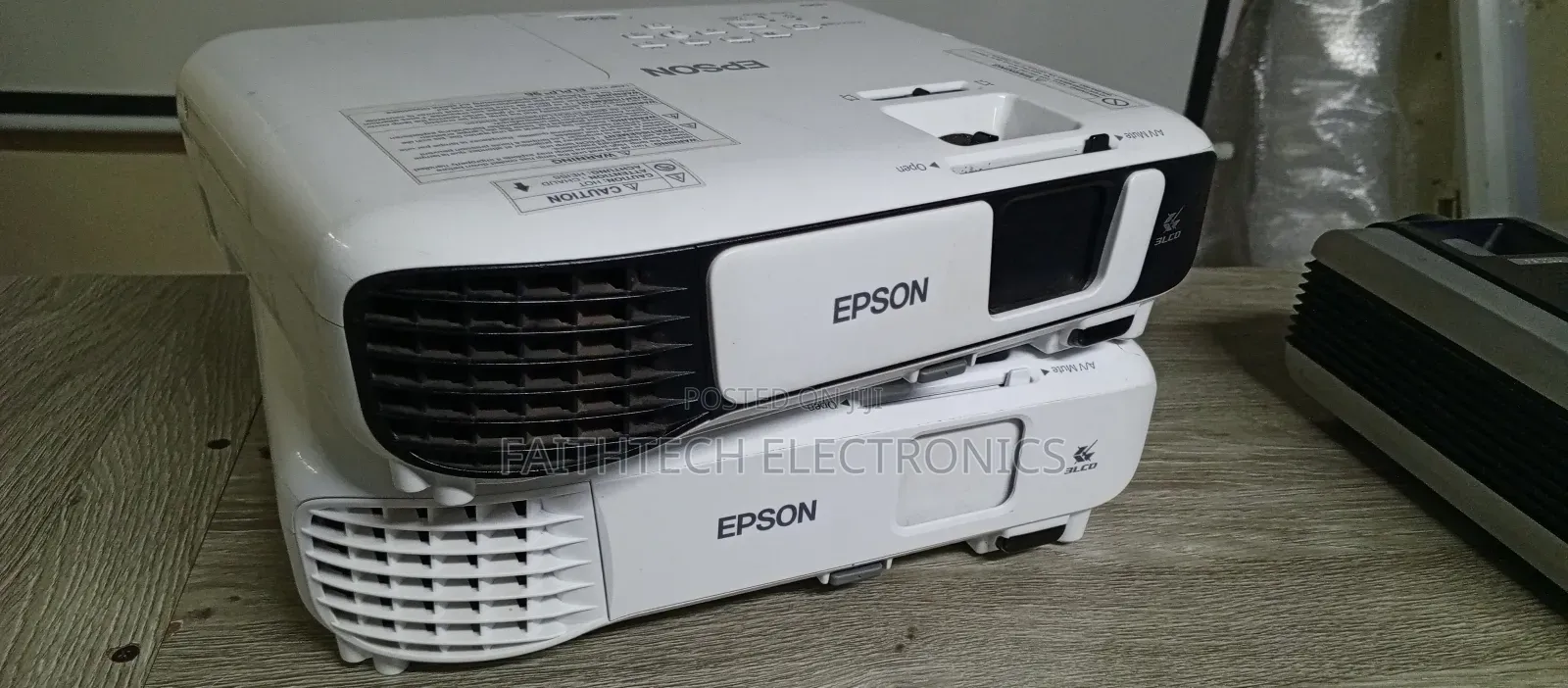 Refurbished Epson Projector – Super Bright Affordable